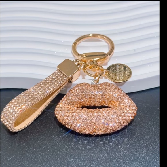 Sparkling Lip Keychains - Picture 2 of 8